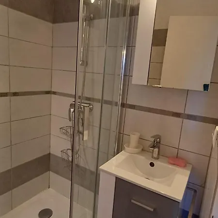 L'orangeraie T2 Clim Terrasse Proche A Pieds Gare Pour 1 A 4 Personnes Appartement Bandol